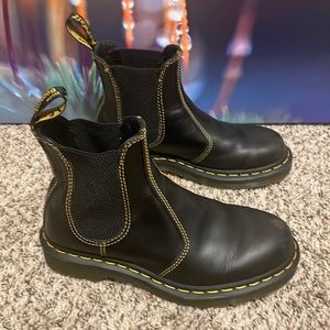 2976 dr martens smooth leather chelsea boot